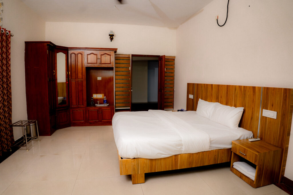 comfortable king size bed room